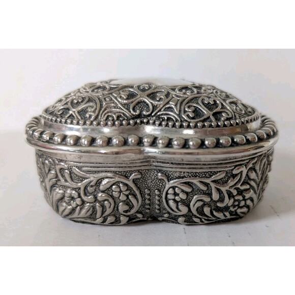 Vintage Filigree Silver Tone Metal Heart Shaped Jewelry Trinket Box Lined Ornate - Picture 3 of 7